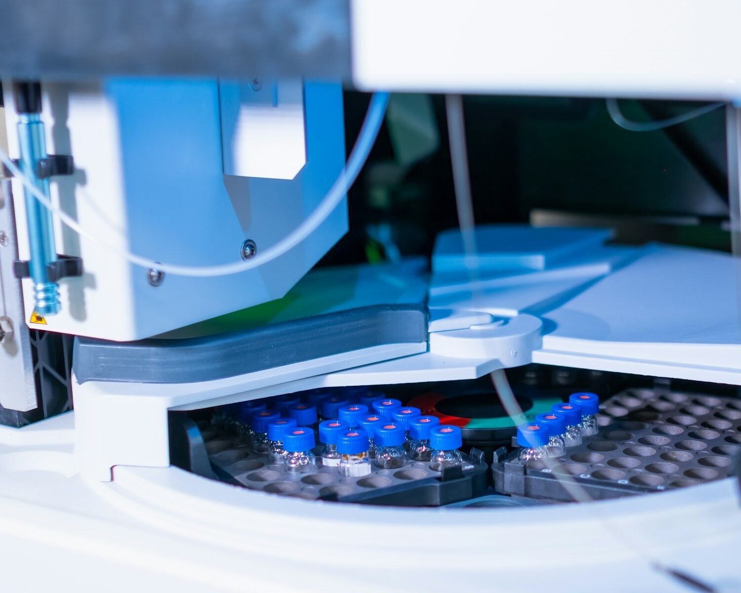 Auto sample with glass vials and blue caps for HPLC analysis of the biological samples