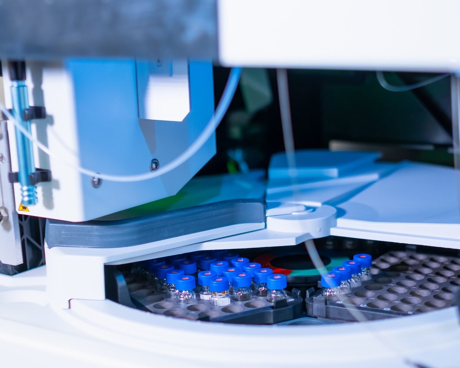 Auto sample with glass vials and blue caps for HPLC analysis of the biological samples